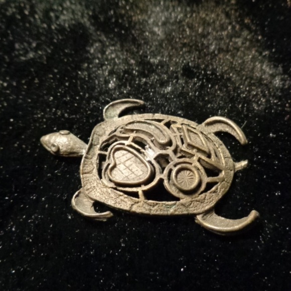 Silvertone brooch Silver Color Turtle Brooch - Picture 2 of 8